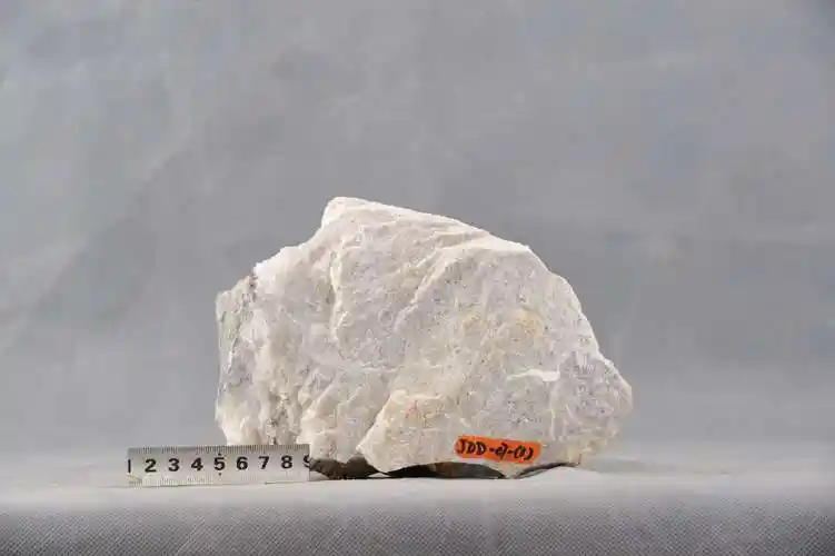 花岗岩在太平洋上能沉到底吗?压力大会不会被压碎?