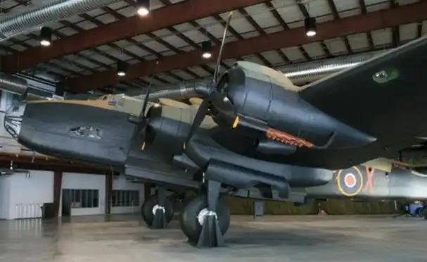 重轰匹夫,二战期间英国的四发重型轰炸机,"哈利法克斯"轰炸机