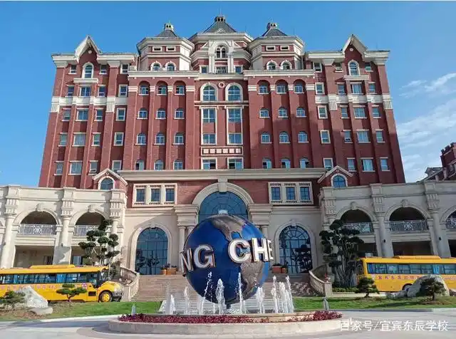 凤凰外国语学校的同学们来东辰参观啦!