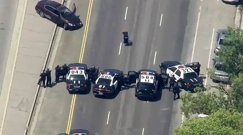 该部门说:"每年发生的警车追逐的次数远多于警匪枪战事件.