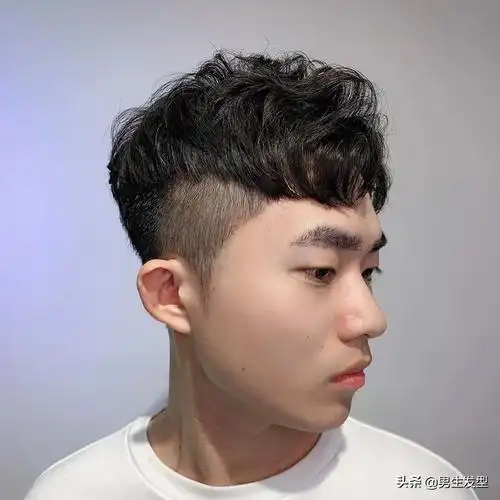 男生除了锡纸烫,还有很多烫发可以选择,而且比锡纸烫还要帅气!