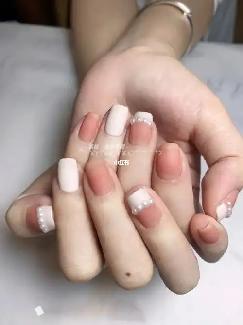 简约大气磨砂美甲