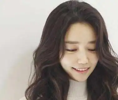 适合大脸女生留的4款发型好看又显脸小