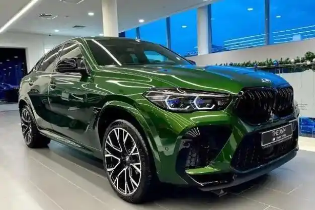 墨绿色颜值更帅气,搭载4.4t v8引擎,全新宝马x6m雷霆版海外实车