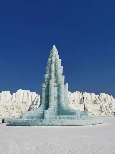 02.14哈尔滨游(二),哈尔滨冰雪大世界白天景色.