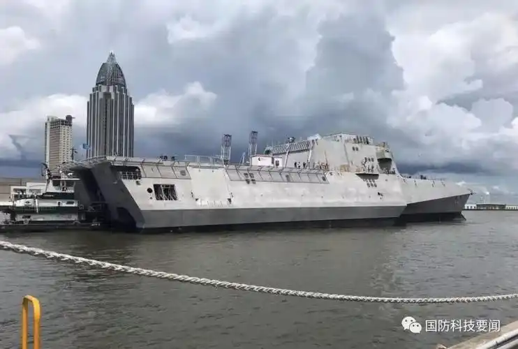 美海军最新型近海战斗舰"奥克兰"号下水