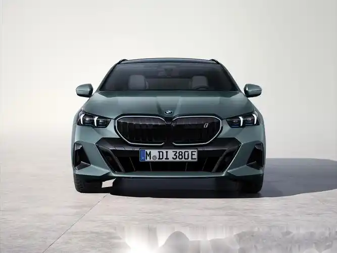 宝马 i5 edrive40 touring超清壁纸(分辨率:7700)