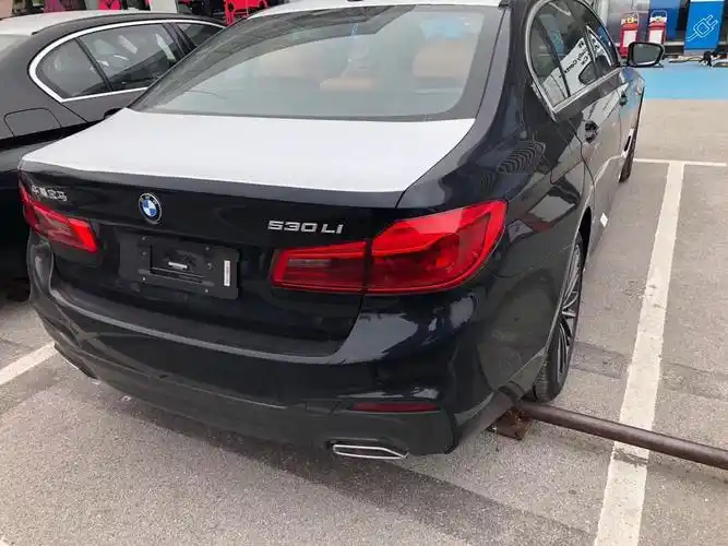 1636 | 回复: 2 宝马5系论坛 宝石青的530li 不过不失的感觉,刚好.