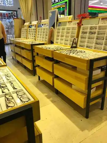 博视康眼镜店-"服务态度好,速度快,比其他地方看的要便宜.