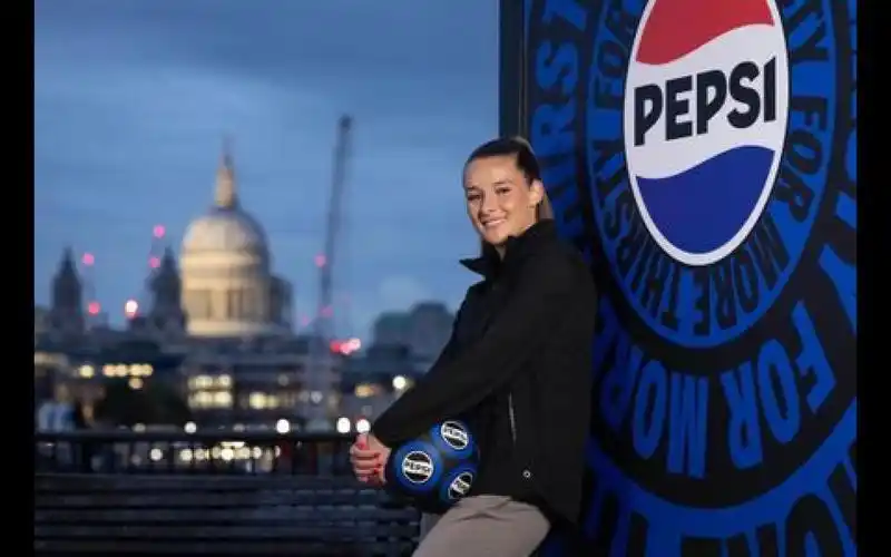 【ella toone】tooney图恩的最新百事可乐代言广告!04927793