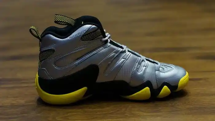 crazy 8 科比天足复刻篮球鞋