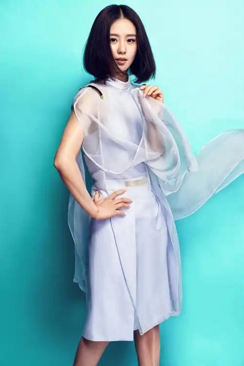 刘诗诗夏日气场写真 裙摆飞扬展率性真我