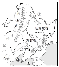 (2021七上·莲湖期末)      结合我国东北地区省级行政区及山脉分