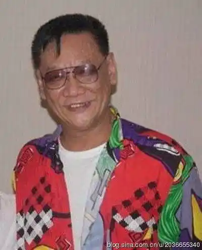 何家驹号称香港演艺圈"四大恶人"之首,早年凭借聪明才智他,赚钱投身