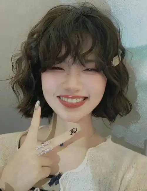 2021年最流行的4款短发烫发,时尚又减龄!