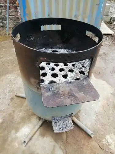 煤气罐做的简陋炉子.