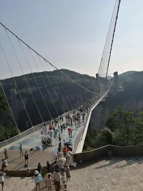云天渡——张家界大峡谷玻璃桥