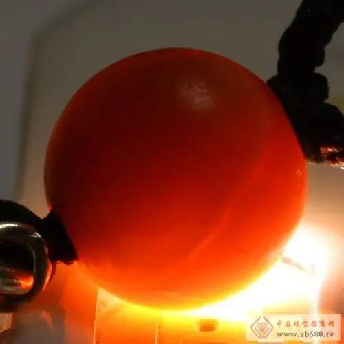 南红玛瑙的标志:朱砂点