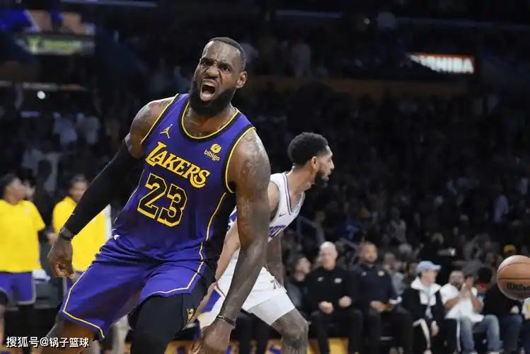 原创湖人甩开勇士浓眉狂轰2319詹姆斯末节砍11分拉塞尔升队史第一