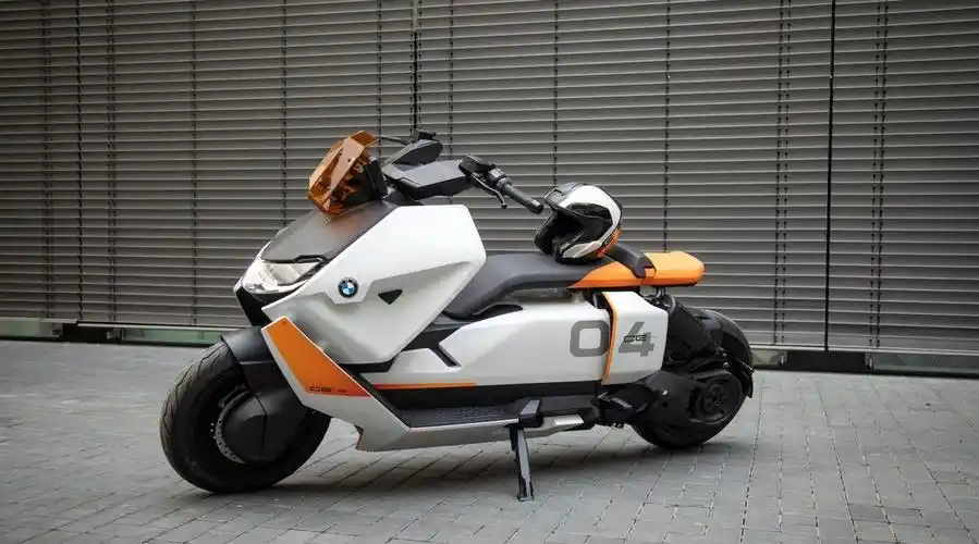 未来前沿设计感宝马发布ce04电动摩托车