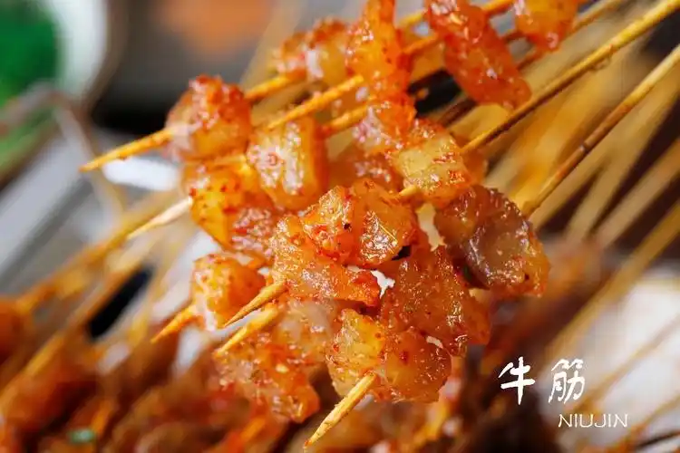 大金链小手表,一天三顿小烧烤,天天喝,天天多,天天喝到三点多