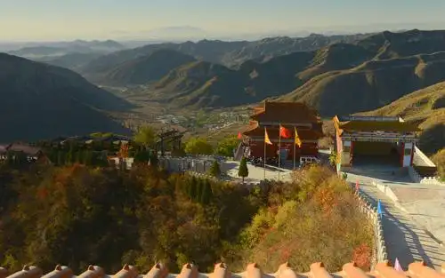 奶奶顶上看远方