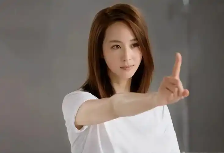 41岁张钧甯跟网剧唐人街探案导演年底结婚张钧甯方回应了