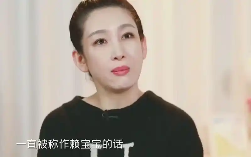 年近半百的秦海璐和老公居住北京豪宅,夫妻日常又甜蜜又浪漫#原创