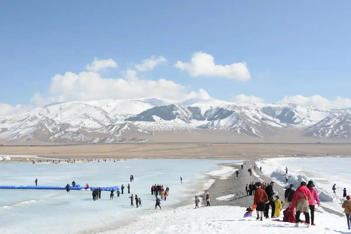 赛里木湖古称"净海",位于新疆博尔塔拉蒙古自治州博乐市 - 抖音