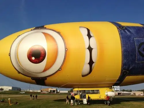 《神偷奶爸2》飞艇亮相 卖萌小黄人将空中翱翔_海外爆料_图集_电影网_