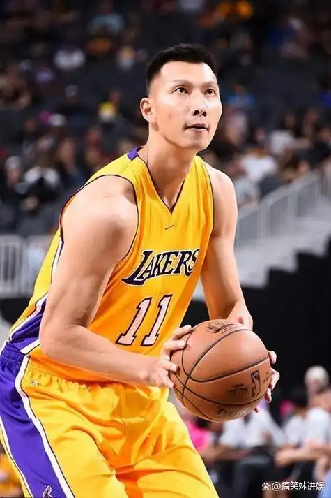 易建联现身美国退休生活真惬意妻儿定居美国两儿子皆美国籍