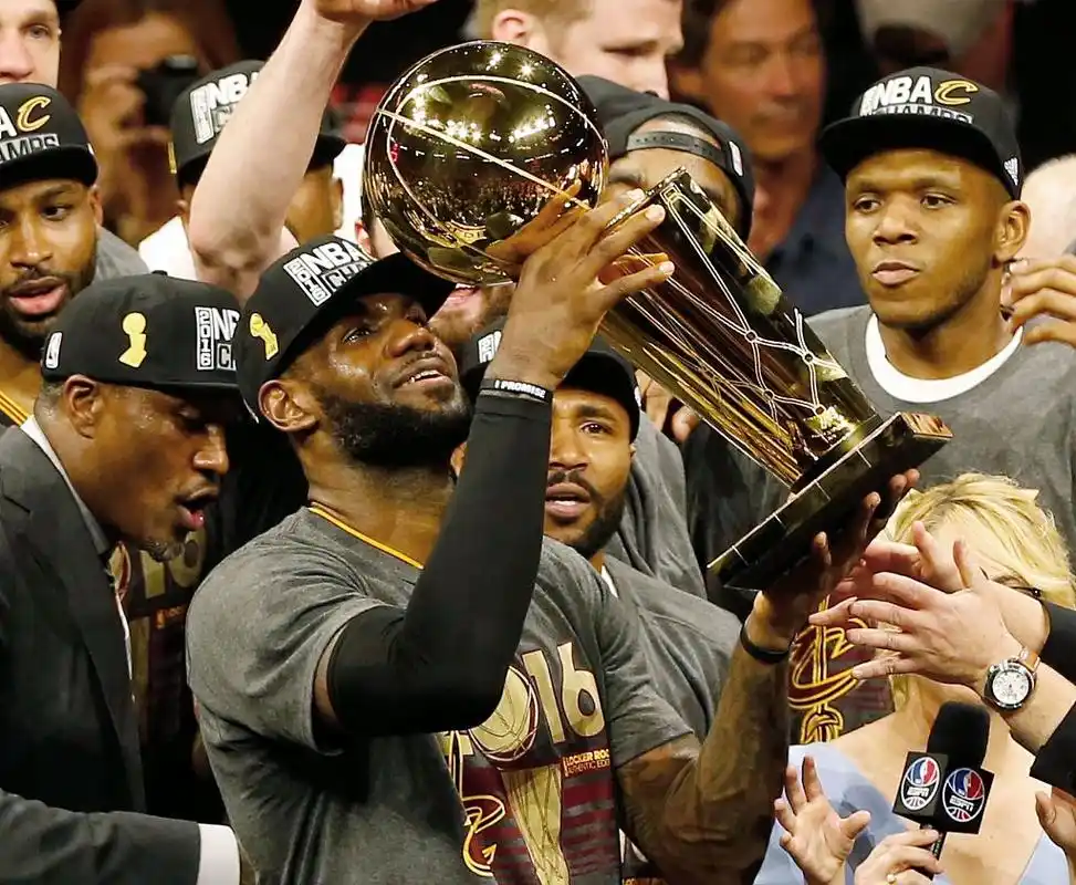 美媒排詹姆斯职业生涯四次总冠军含金量:12热火垫底,16骑士登顶