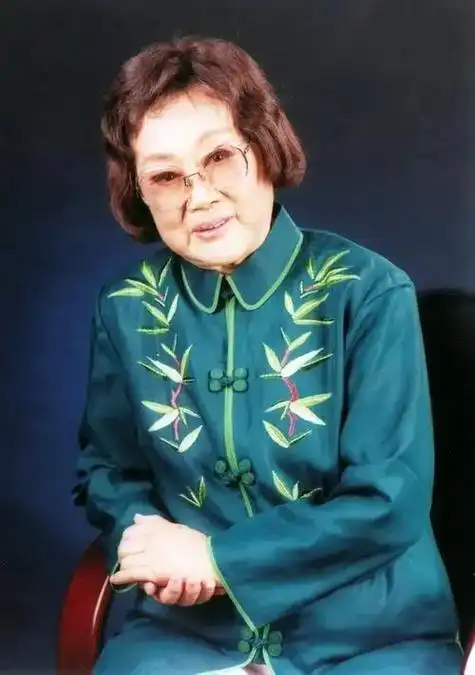 越剧表演艺术家范瑞娟,享年93岁逝世,生活照,戏剧照集合展示 - 抖音