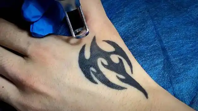 虎口图腾 洗掉了好找工作#江汉路纹身店##江汉路刺青# 67