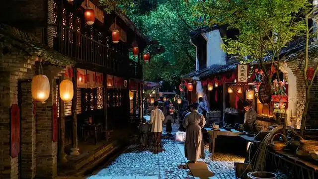 相较于唐代夜市中的灯火笙歌,宋代夜市瓦肆勾栏里的杂剧表演则是另一