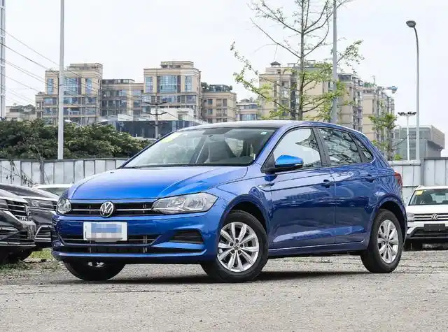 9万多的大众polo外观年轻时尚,颜值比飞度漂亮,还看啥飞度呀