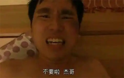 生活娱乐 网络流行语影片中杰哥在网吧遇到离家出走的少年阿玮和彬彬