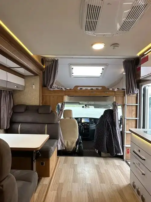 2019年出厂上牌 宇通凯伦宾威依维柯拓展c型房车  201 - 抖音