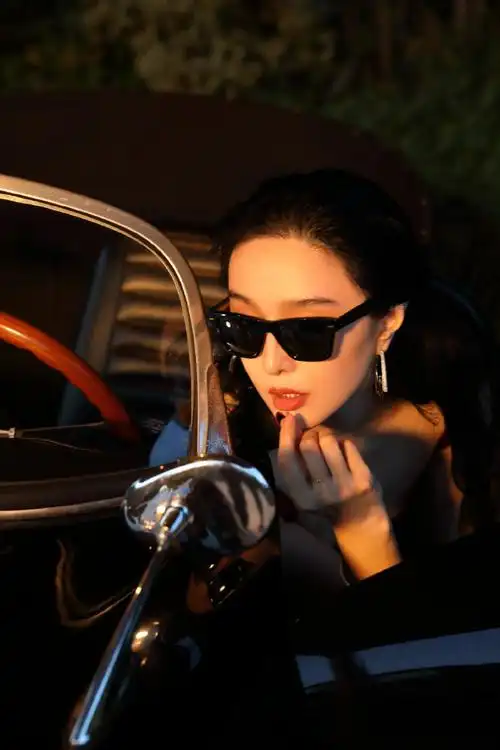 范冰冰登上《lofficiel》法版 & 意大利版新刊封面大片.实在是美.