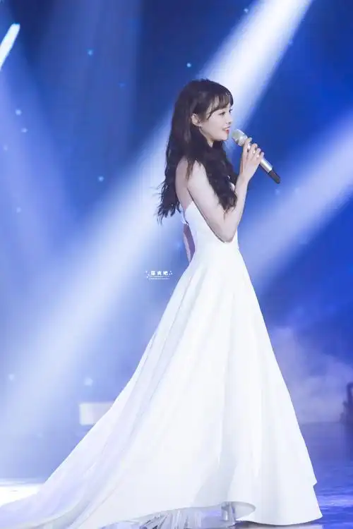 难怪很多粉丝呼吁郑爽不要再继续之前的风格了,做一个美美的小仙女.