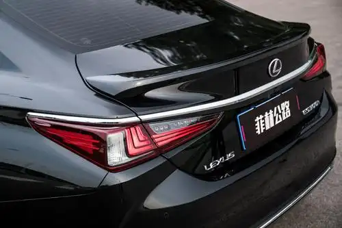 驾驶感提升明显依然很舒适试驾实拍最便宜的雷克萨斯es300h