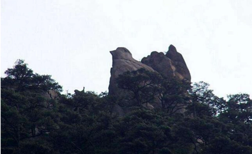 展开全部 金鸡叫天都是黄山一景,没有反义词.