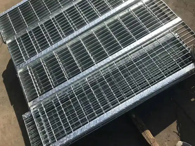 鹤壁镀锌踏步板 实木楼梯踏步板