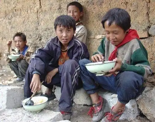 中美穷人生活对比图片直观展示悬殊差距