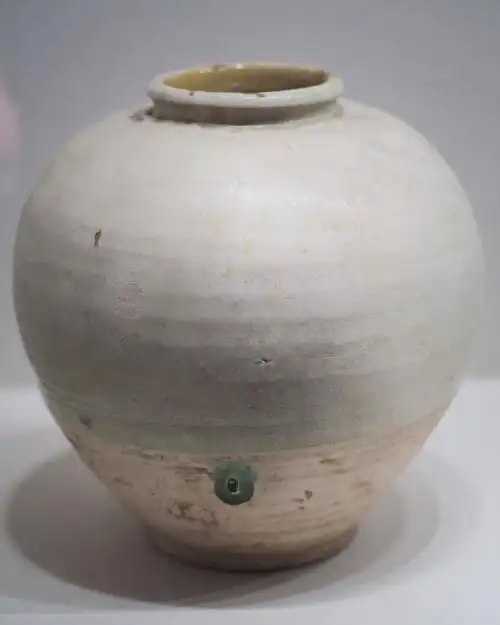 唐白瓷罐西安博物院藏