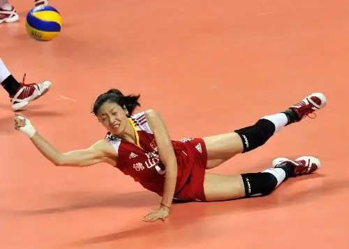 图文中国女排03俄罗斯魏秋月狼狈倒地