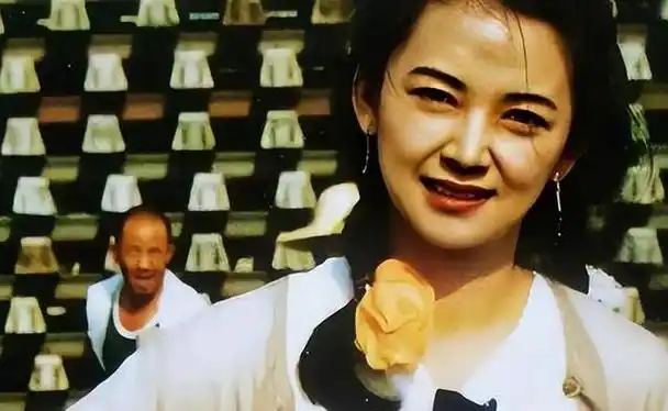 复出之后,她又相继拍摄了《小偷阿星》《中华警花》等优秀的作品,更是