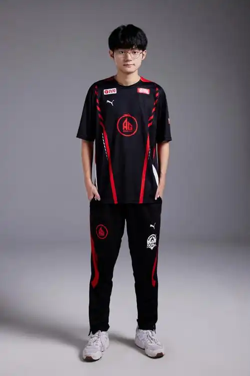 2023挑战者杯定妆照##心怀荣耀 勇往直前