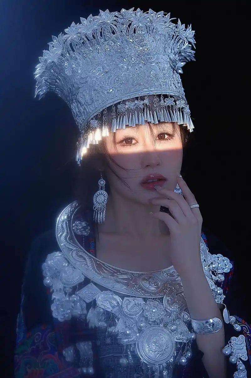 你们喜欢嘛.#民族风#少数民族风情 #苗族写真 - 抖音