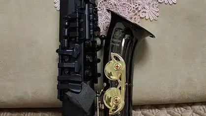 雅马哈yds150电子萨克斯《改装弯管150》改装内金外黑,黑黄双色的.